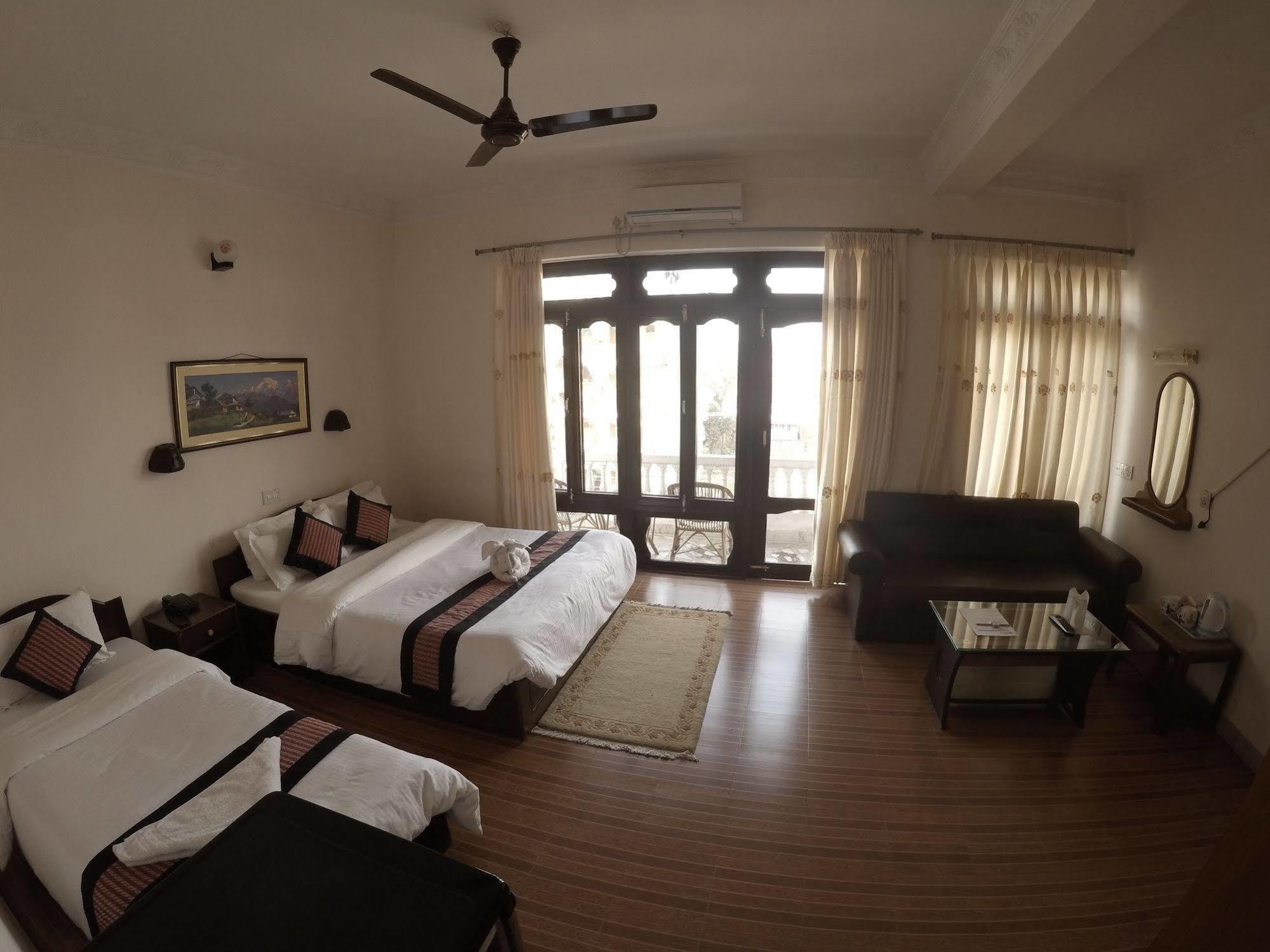Hotel Dream Pokhara Extérieur photo