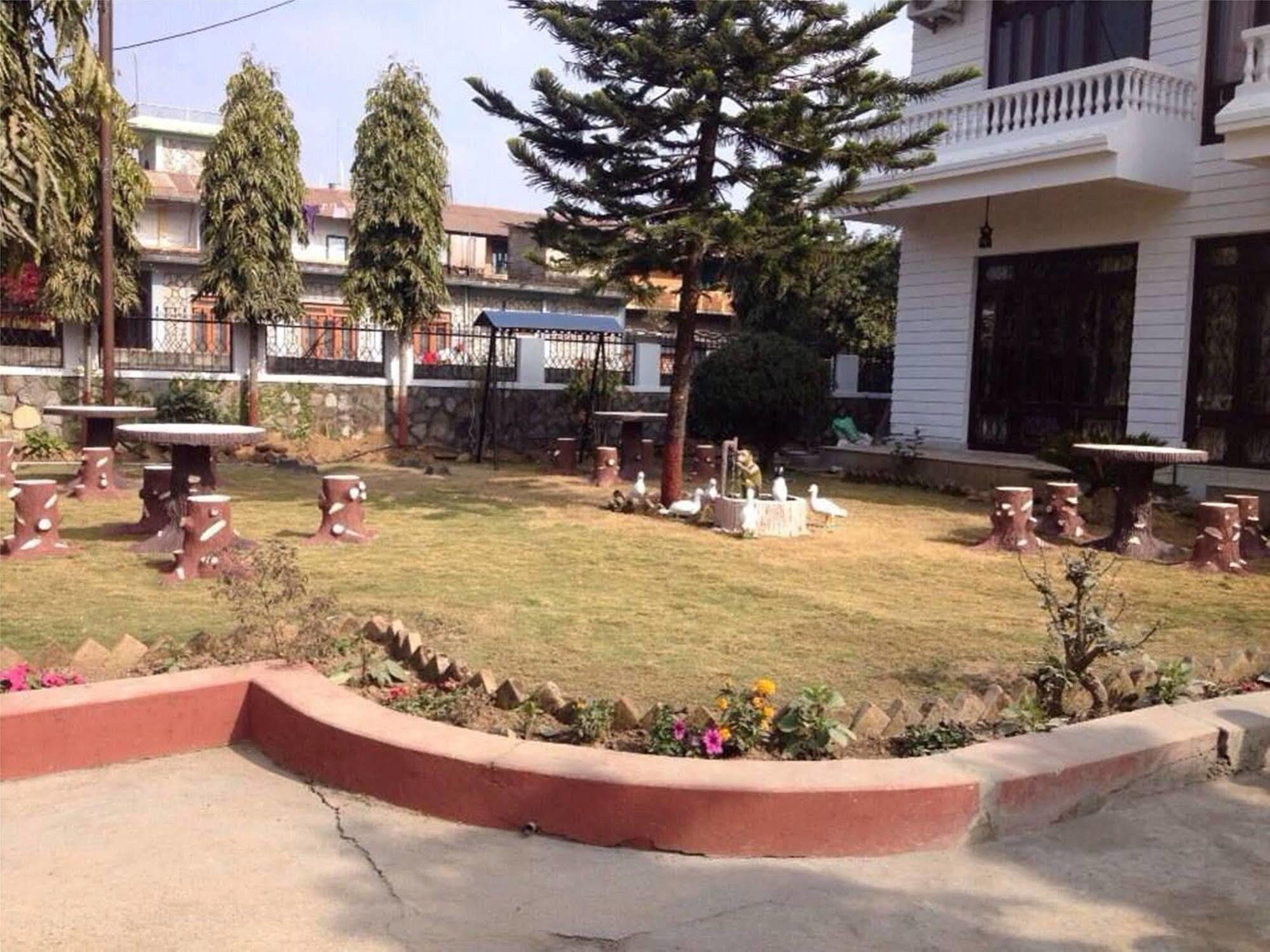 Hotel Dream Pokhara Extérieur photo
