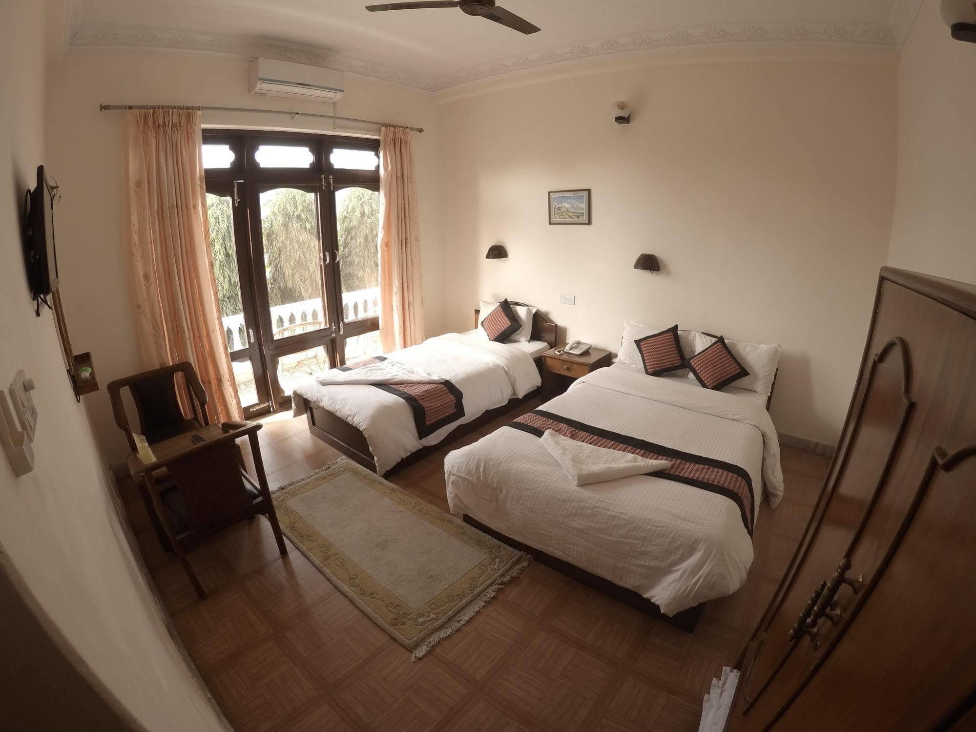 Hotel Dream Pokhara Extérieur photo
